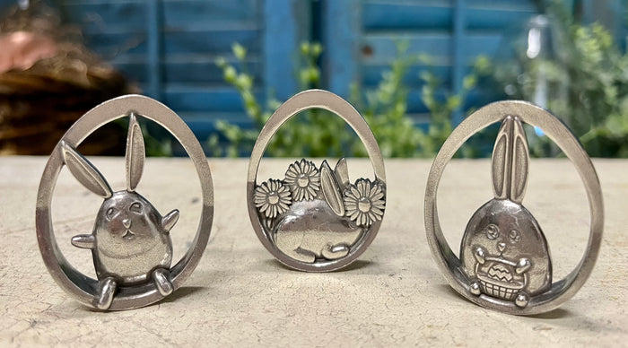 Danforth Pewter Wobble Bunny - Lupine