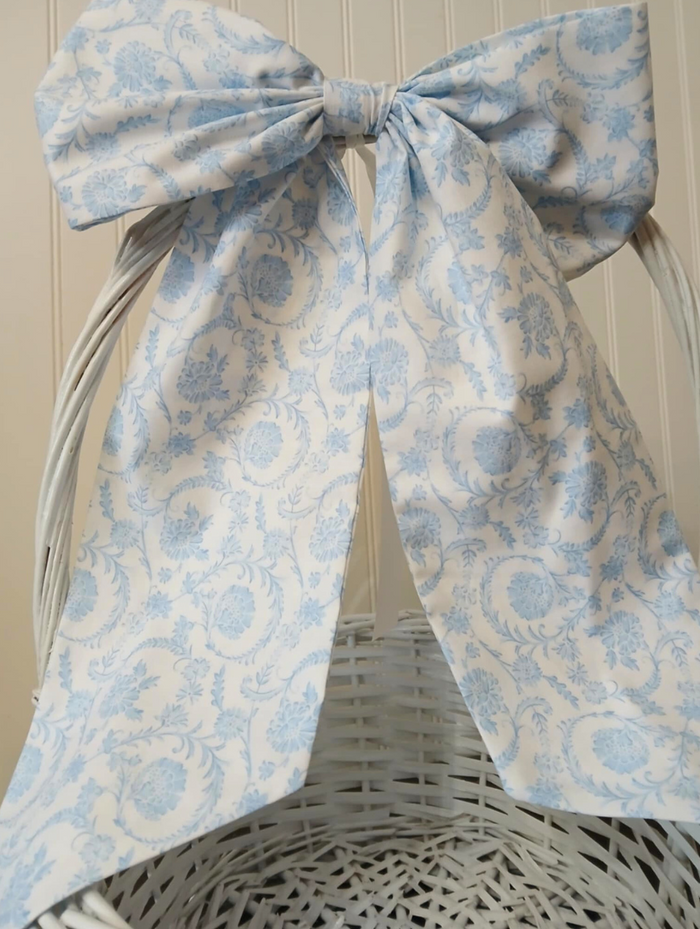 Hand Stitched Bow: Chinoiserie and Playtime Toile