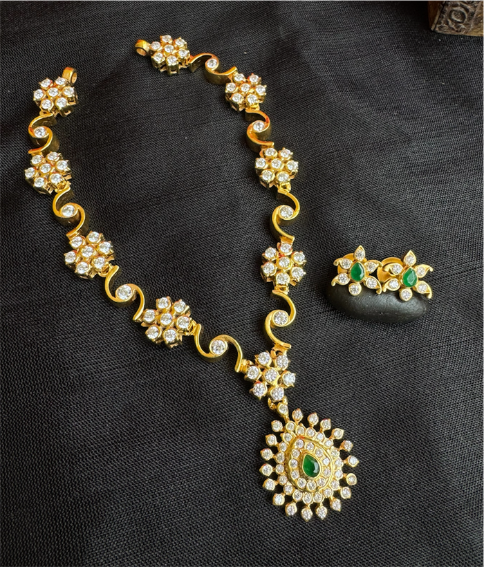 The Ishanvi Silver Closed-setting Diamond Look Necklace