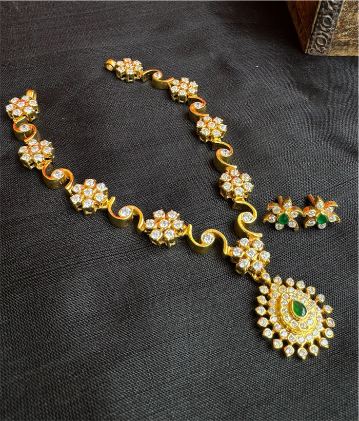 The Ishanvi Silver Closed-setting Diamond Look Necklace