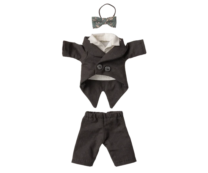 Wedding suit, Dad mouse
